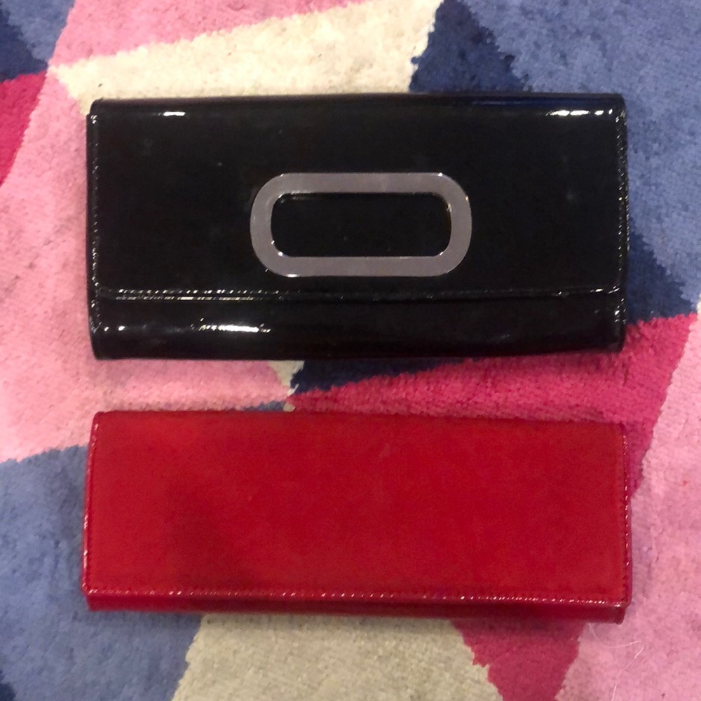 2 Aldo clutches